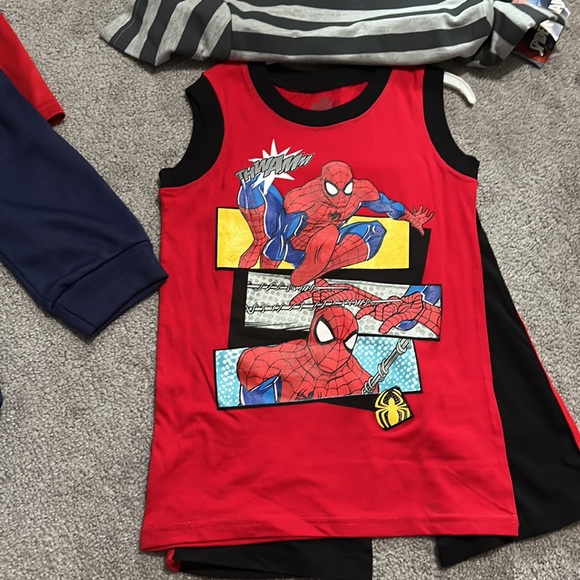 Brand new Spider-Man 2 piece and 3 piece sets - Picture 6 of 8